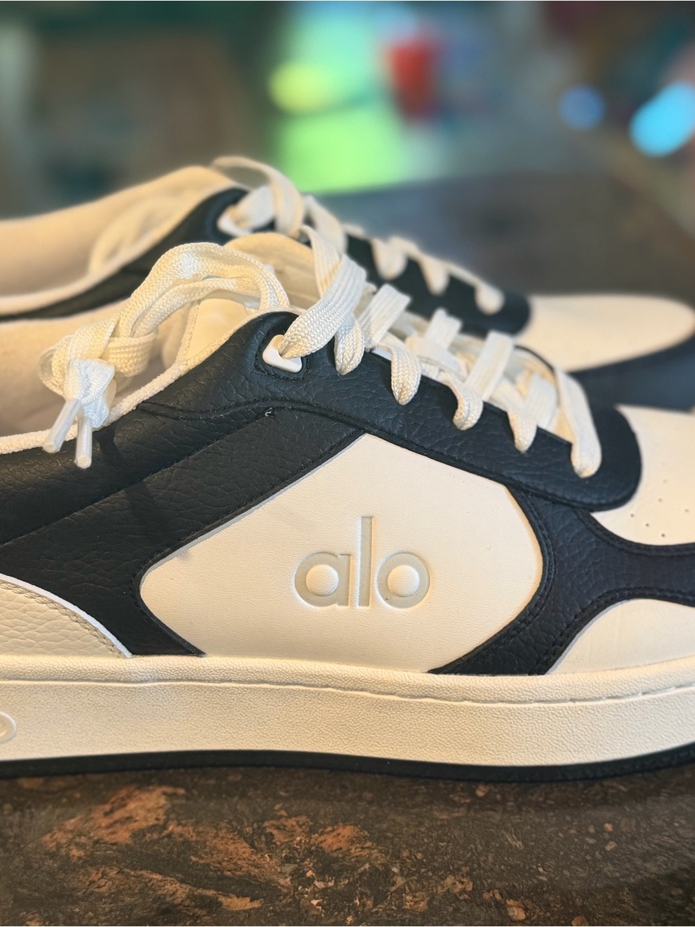 ALO Yoga Men's Black and White Low-Top Sneakers